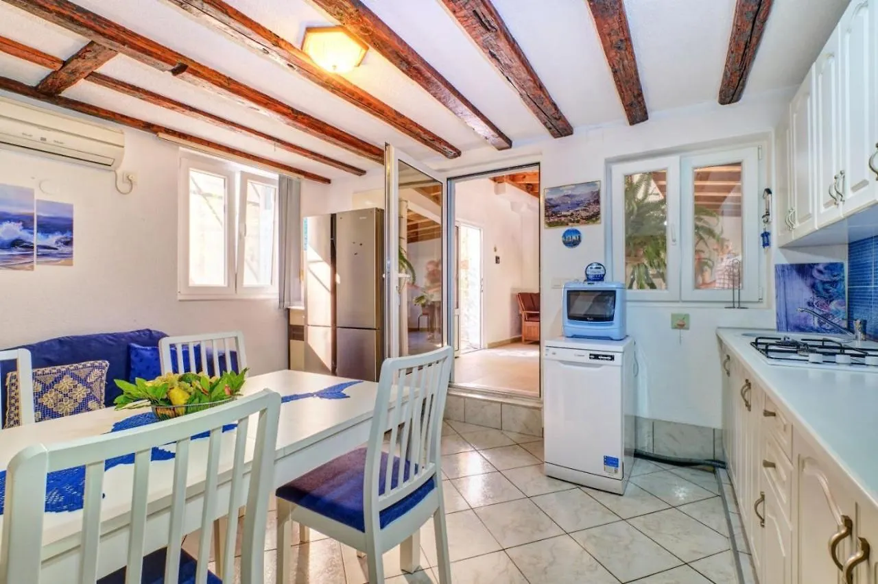 Studio 4827-3 For 4 Pers In Nerezine Croatia