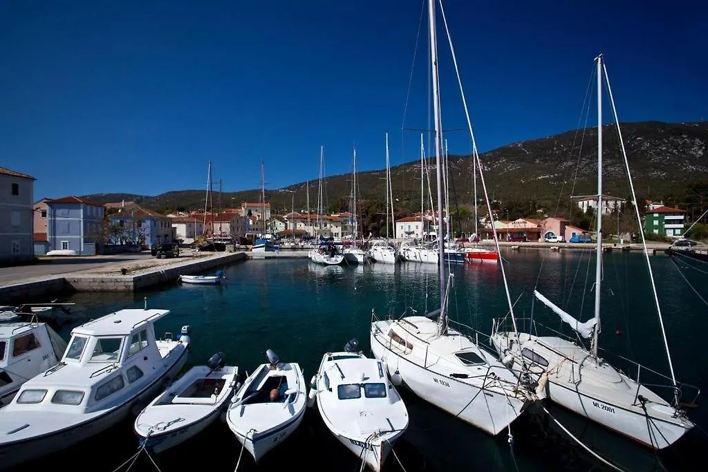 Studio 4827-3 For 4 Pers In Nerezine 0*,  Croatia