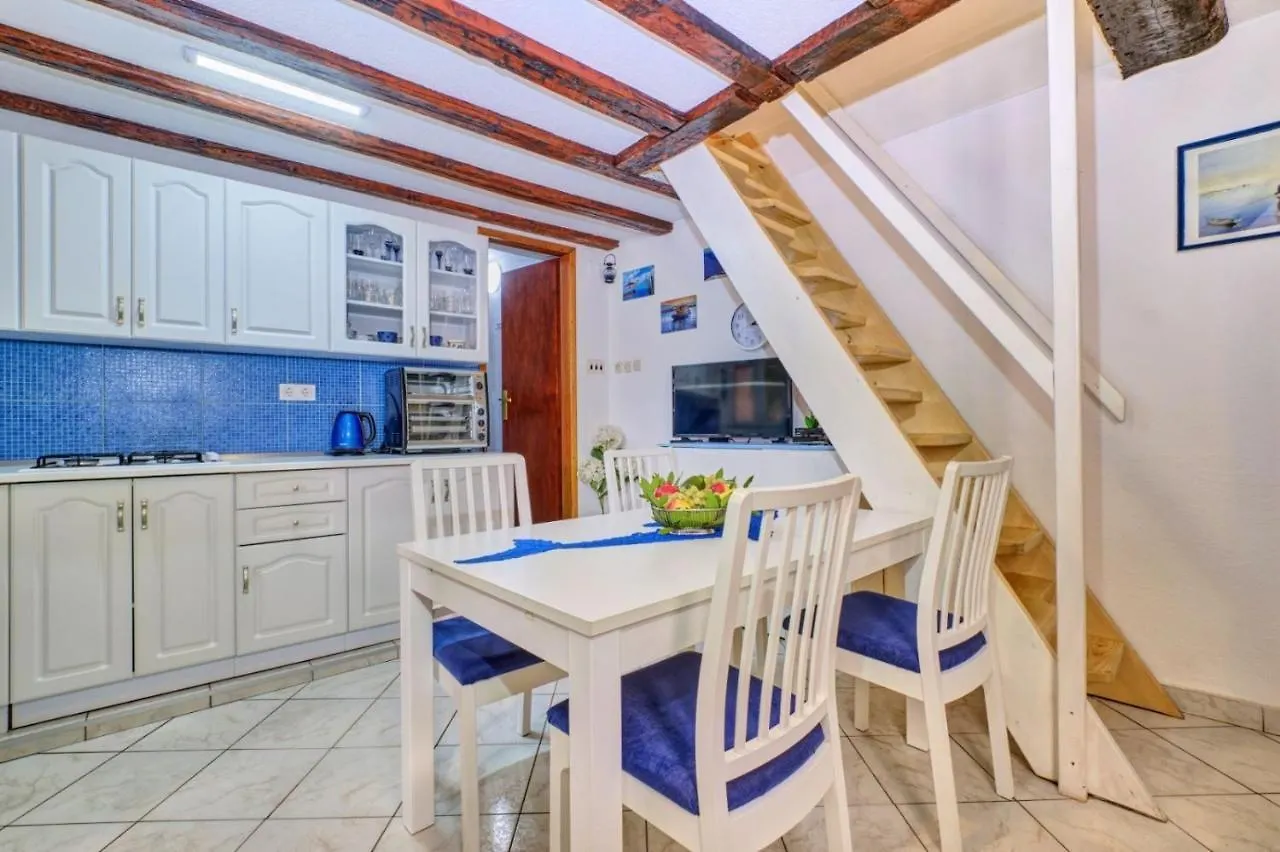 Studio 4827-3 For 4 Pers In Нерезине Апартаменты