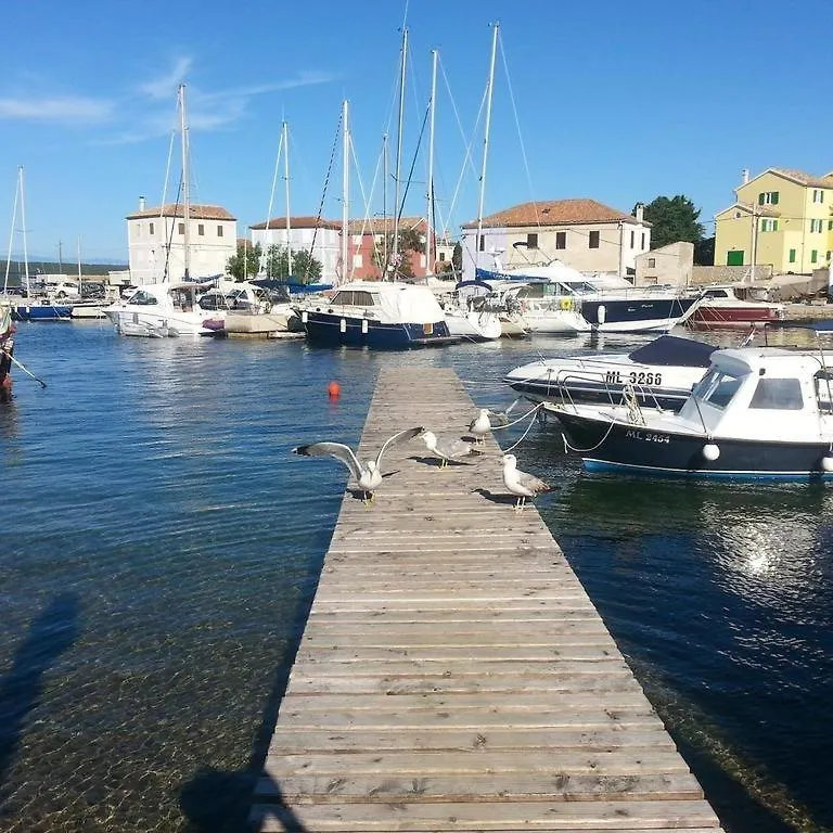 Studio 4827-3 For 4 Pers In Nerezine 0*,  Croatia