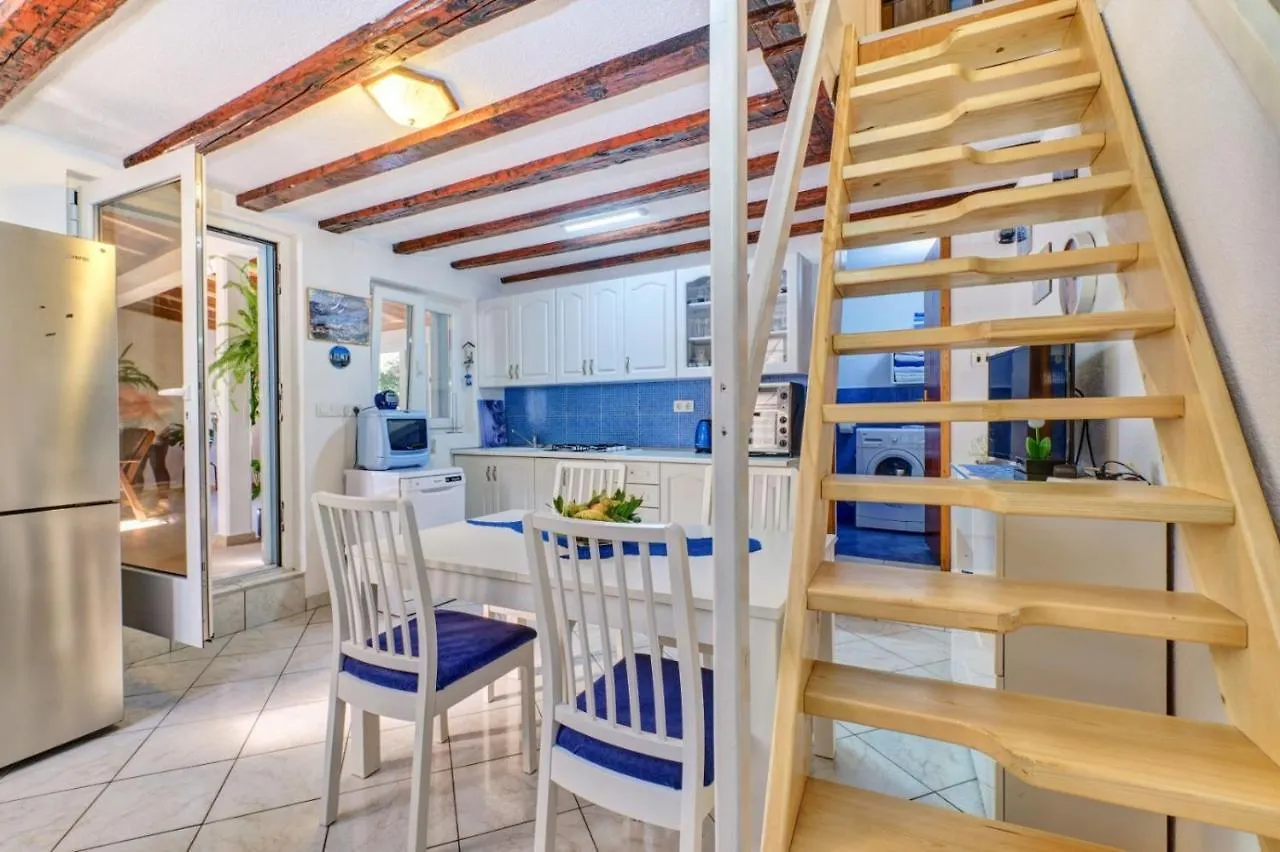 Apartament Studio 4827-3 For 4 Pers In Nerezine